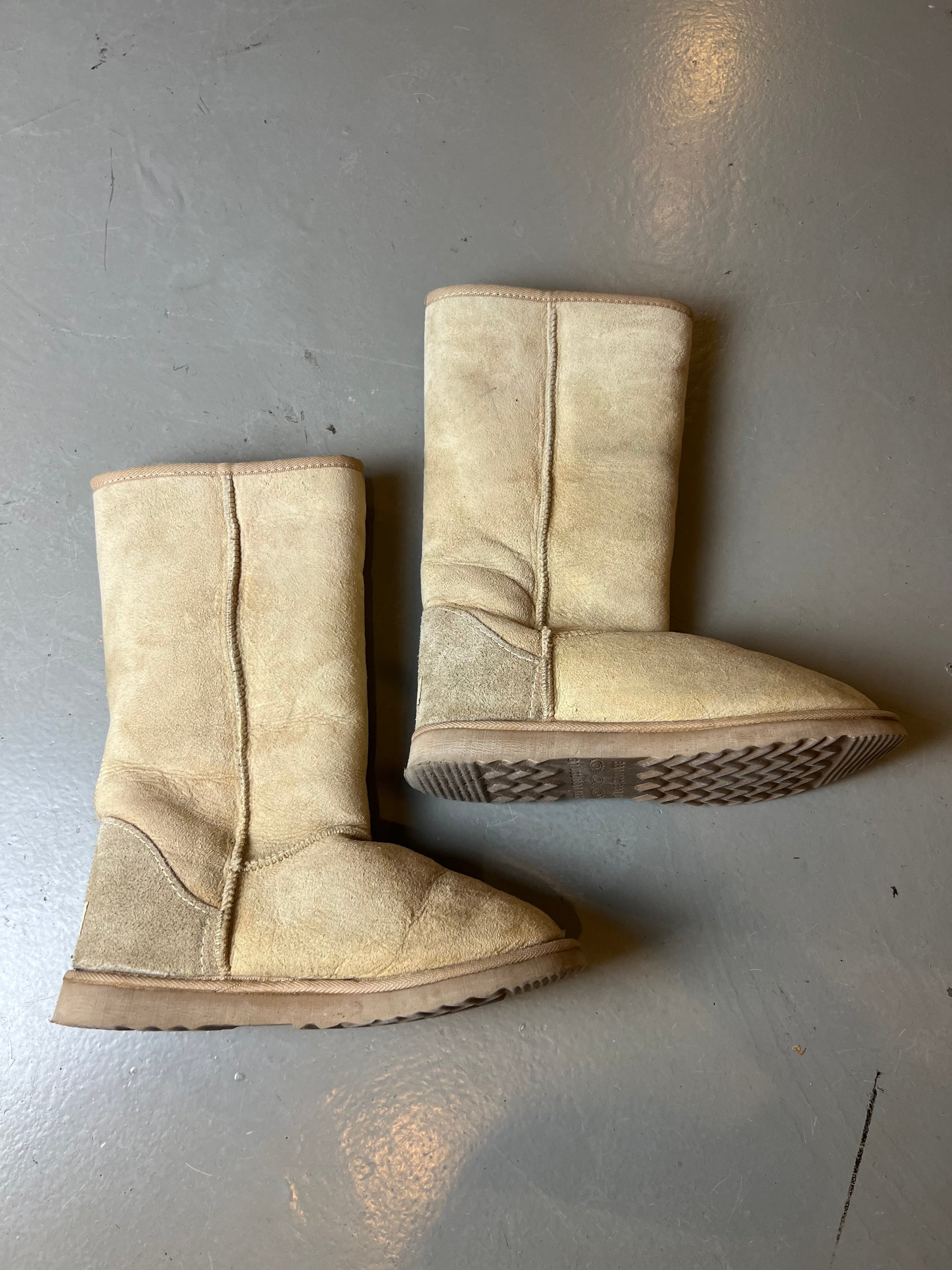 Vintage Beige UGS Boots 41 1/2