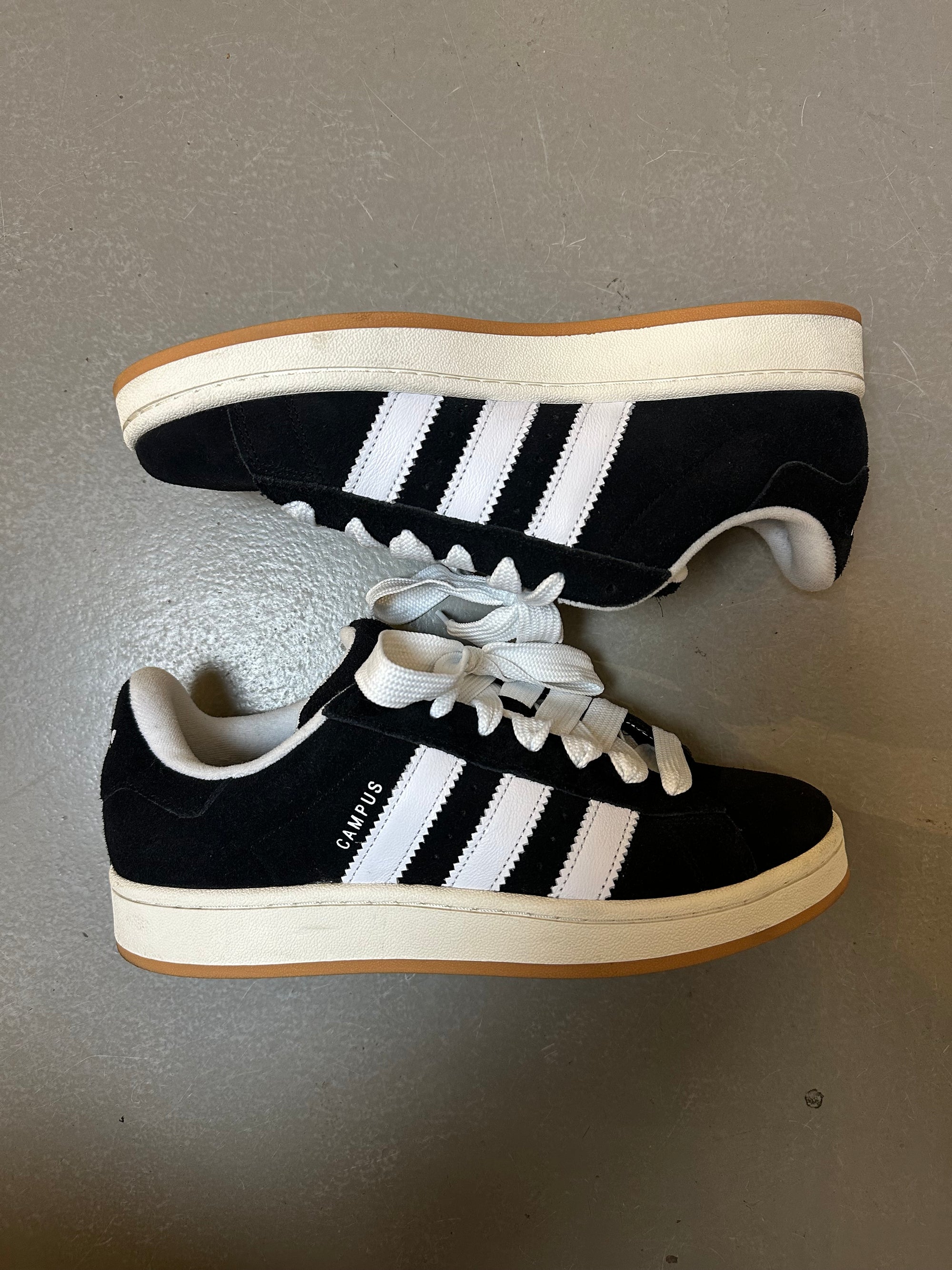 Vintage Adidas Campus 43