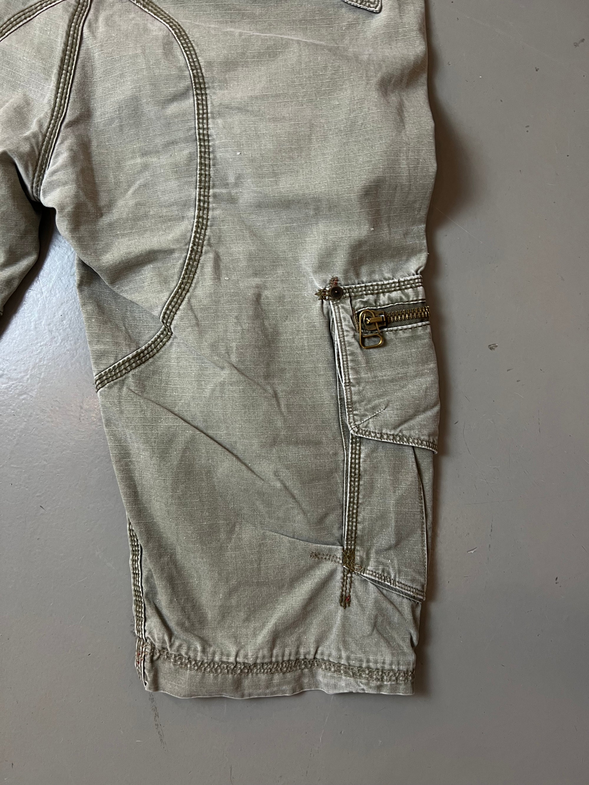 Vintage Levi’s Cargo Shorts L