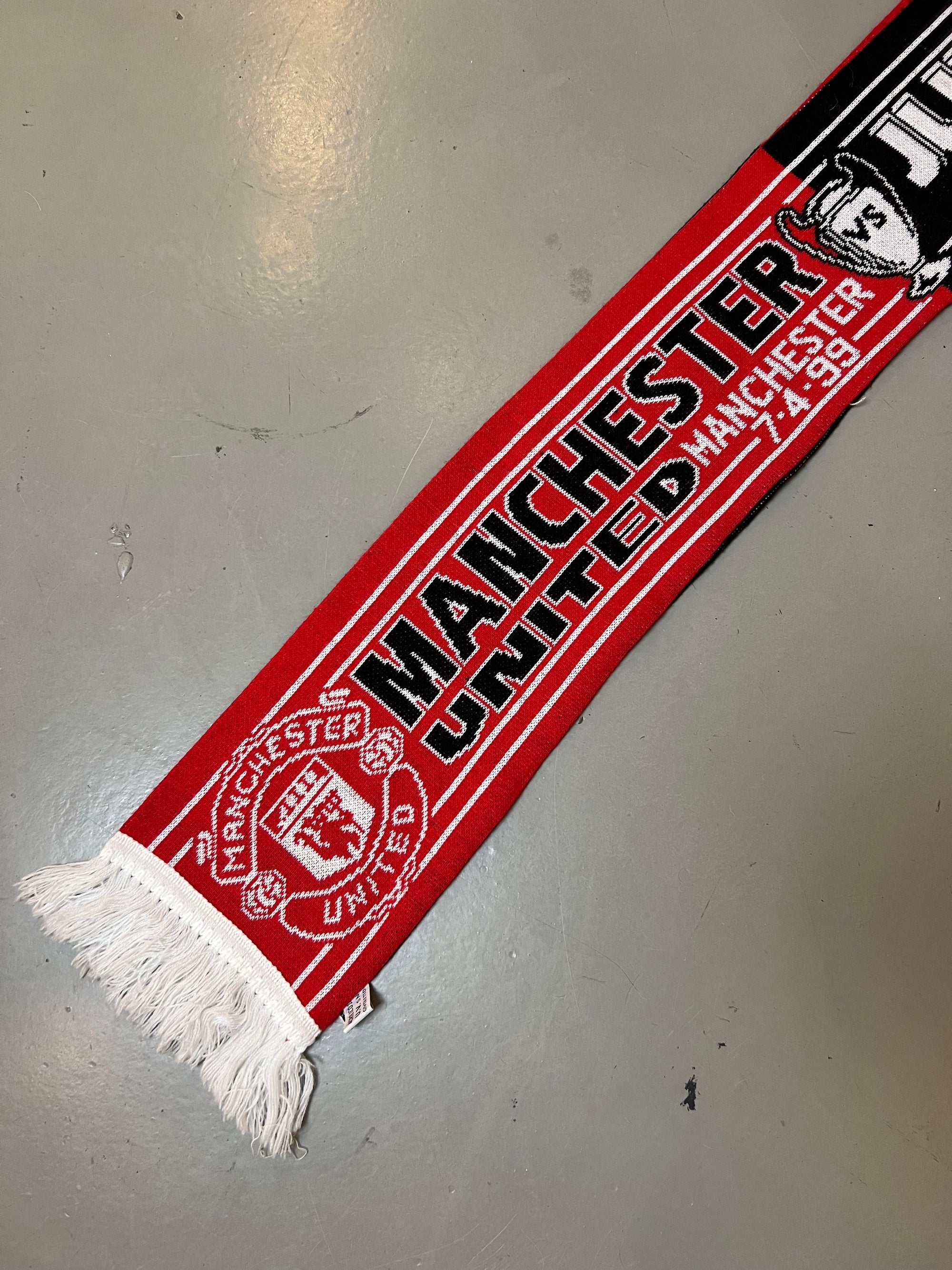 Vintage Manchester Juventus Soccer Scarf