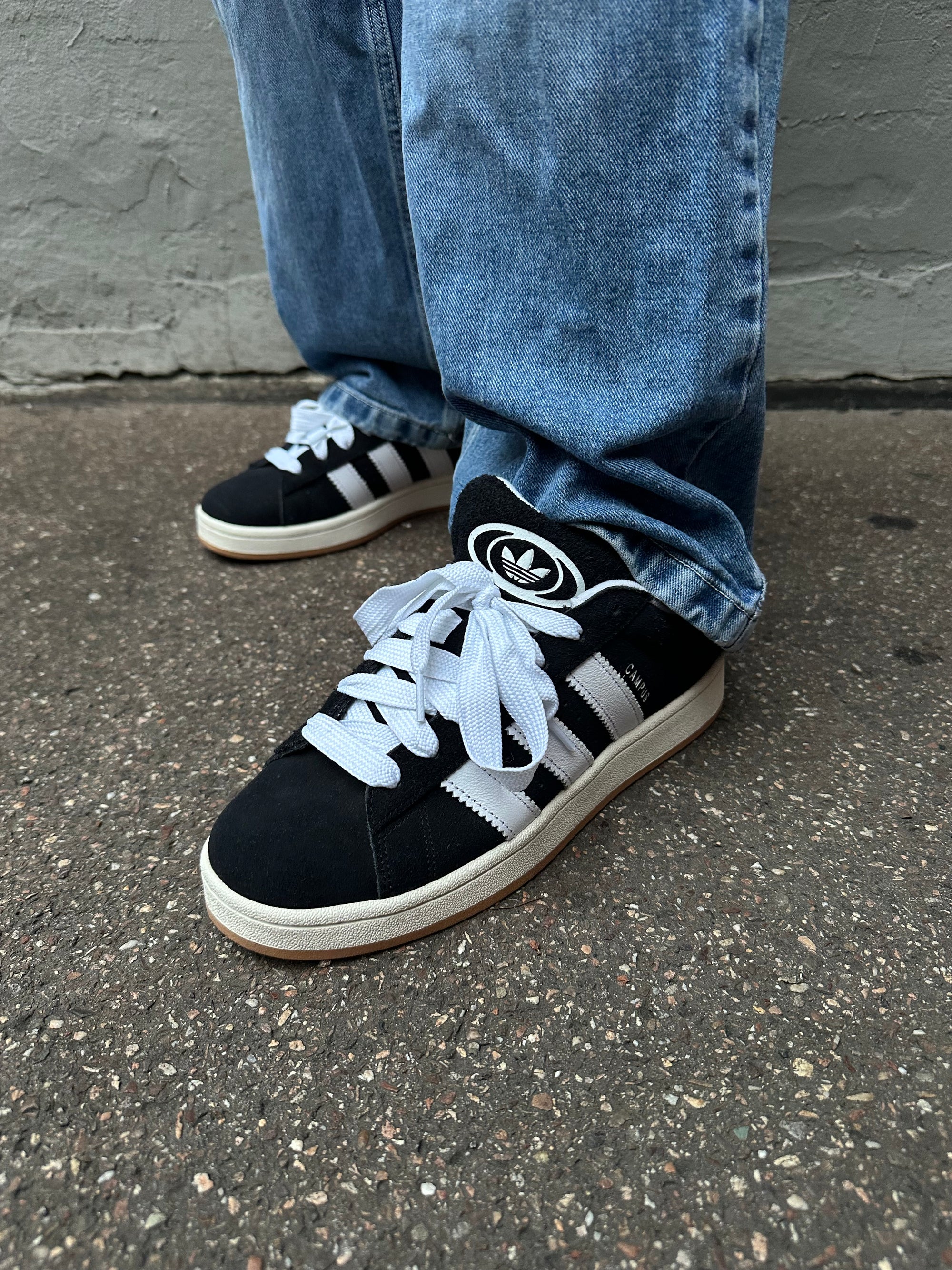 Vintage Adidas Campus 43