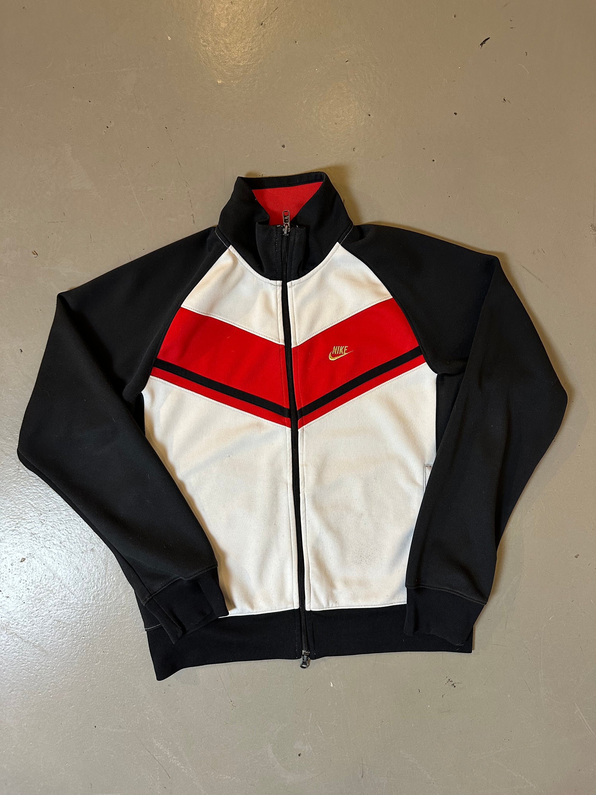 Vintage Black/Red Nike Trackjacket M/L