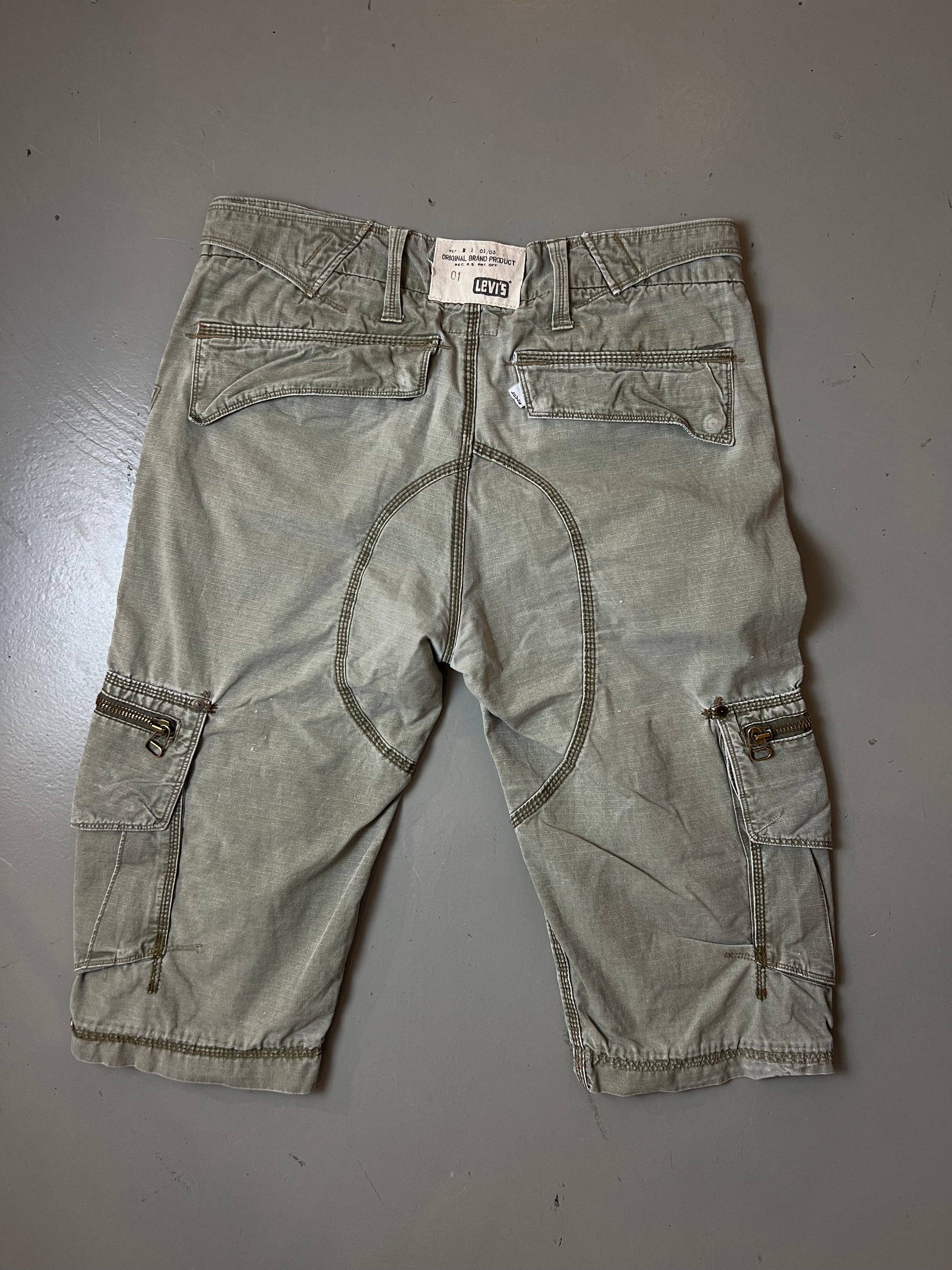 Vintage Levi’s Cargo Shorts L