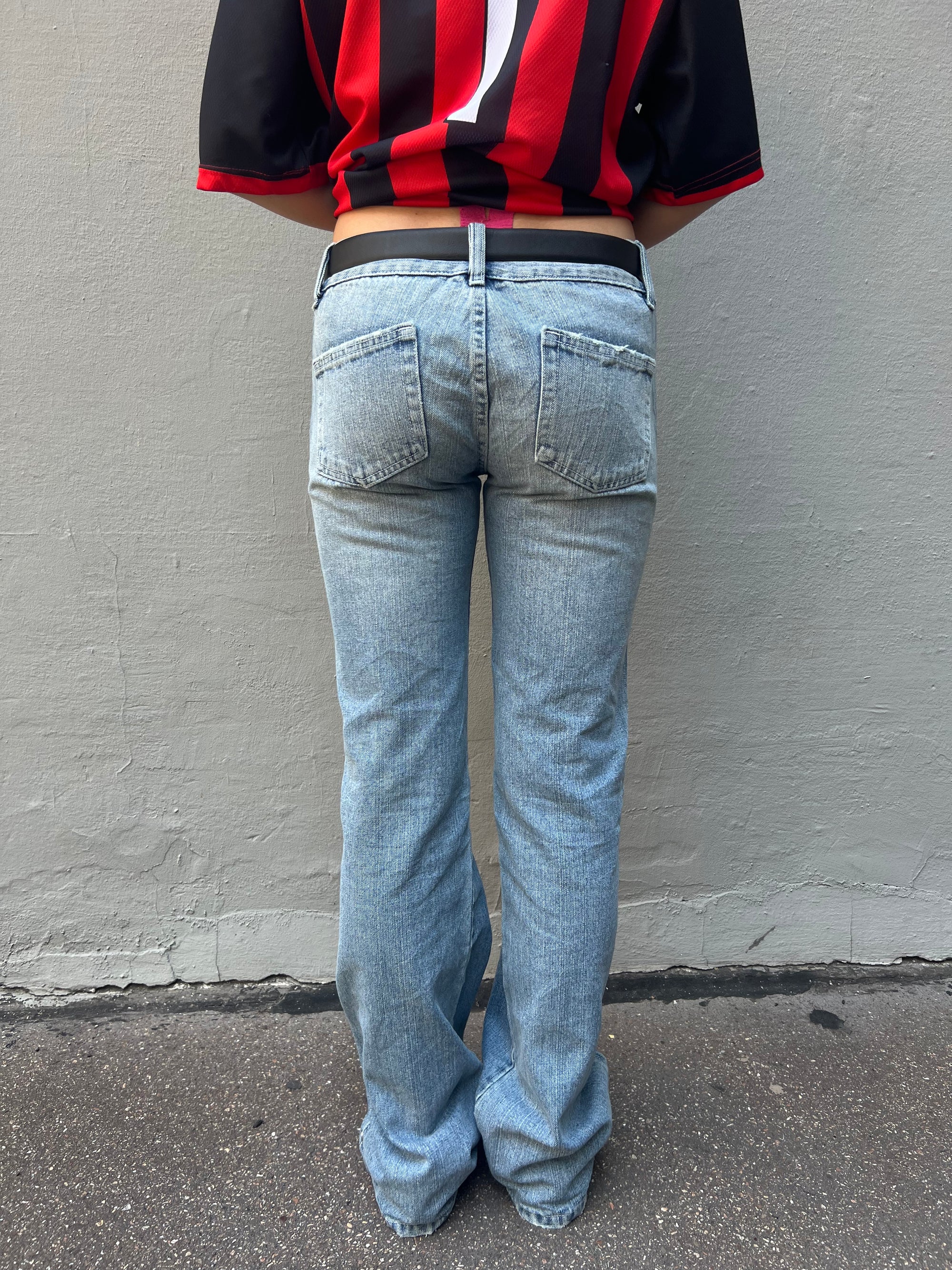 Tragebild Vintage Low Waist Flared Jeans von hinten