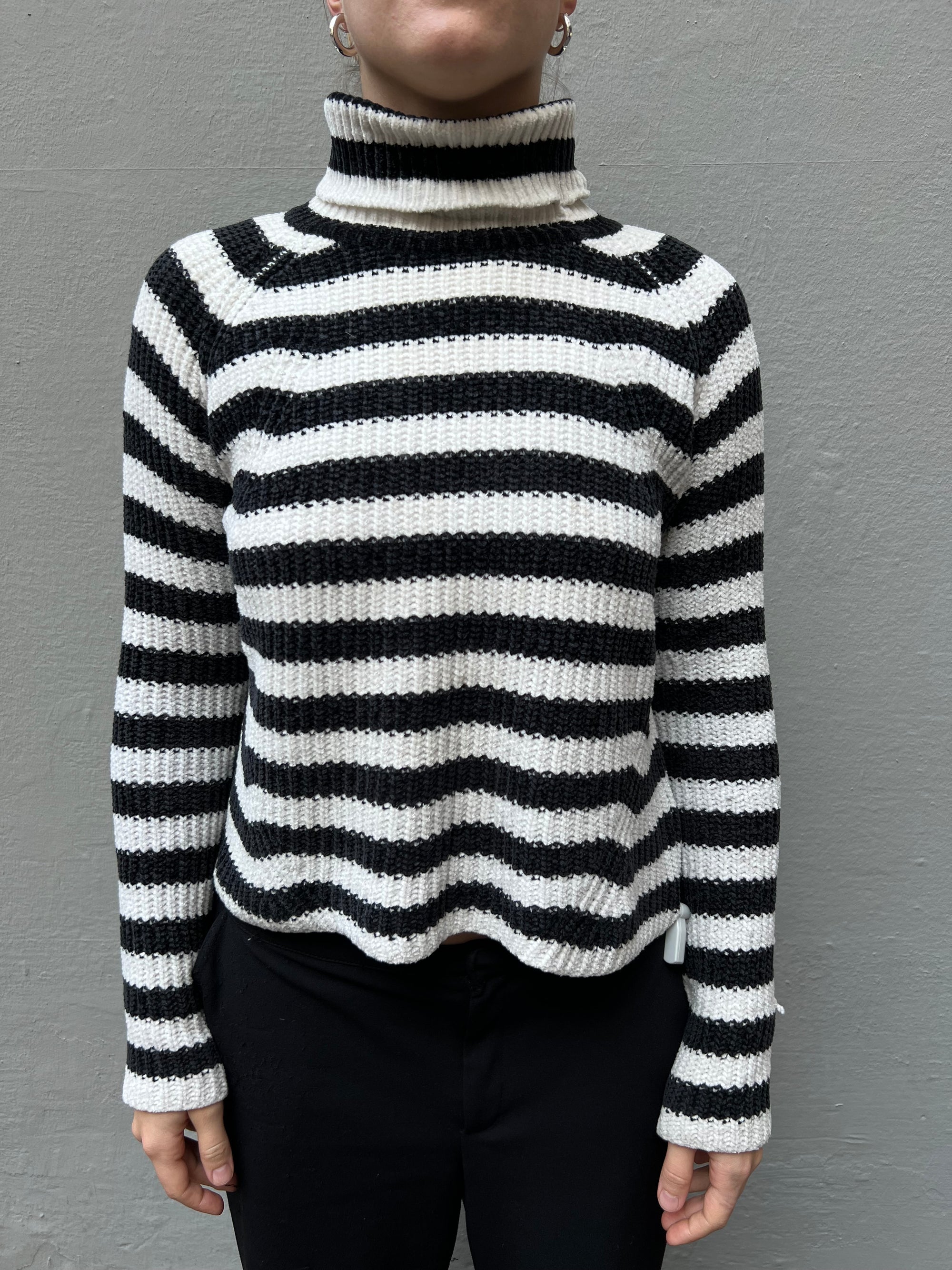 Vintage Black & White Striped Knit Turtleneck M/L