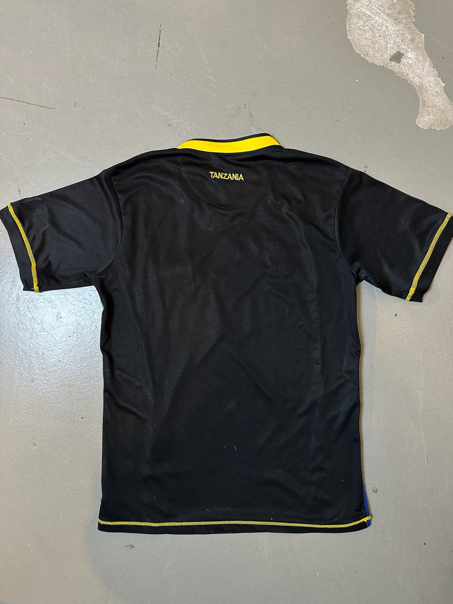 Vintage Adidas Tanzania Jersey M/L