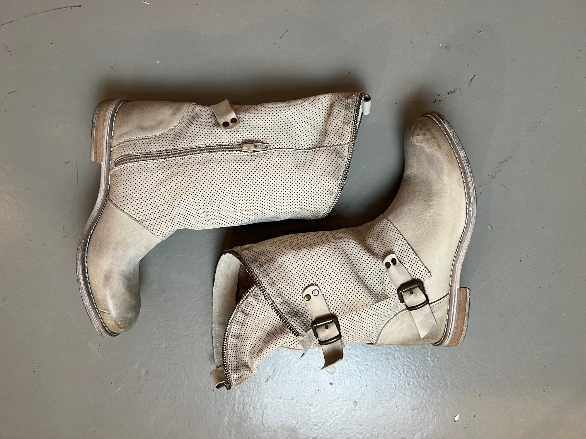 Vintage Beige Boots 39