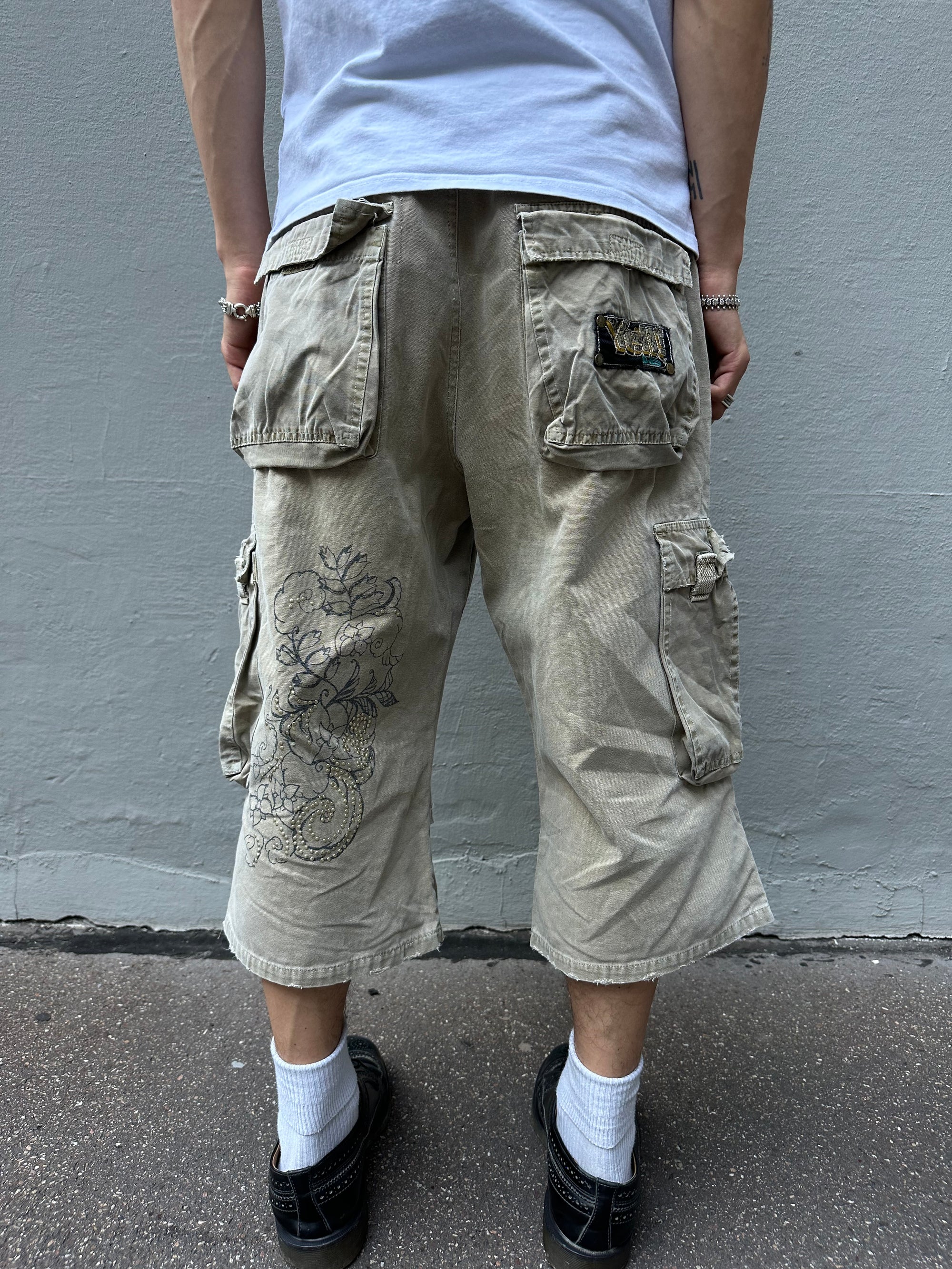 Vintage Beige Printed Cargo Shorts L/XL