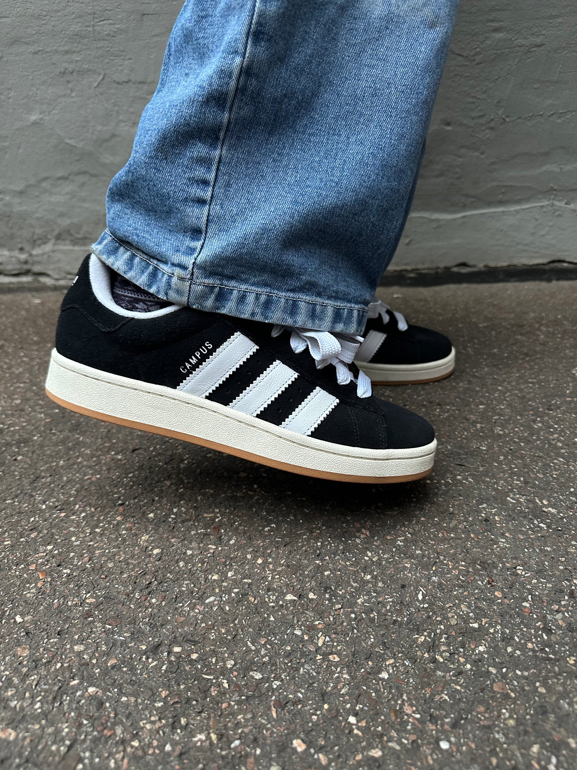 Vintage Adidas Campus 43