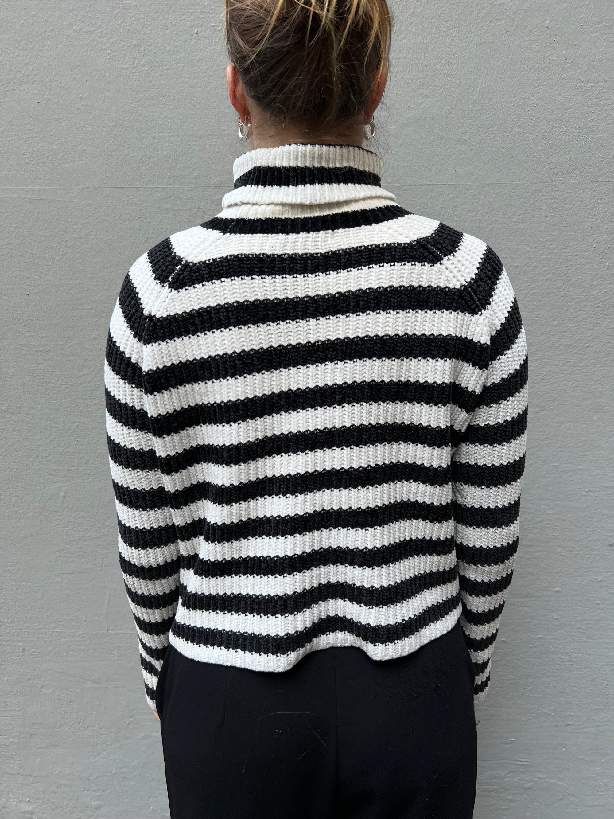 Vintage Black & White Striped Knit Turtleneck M/L