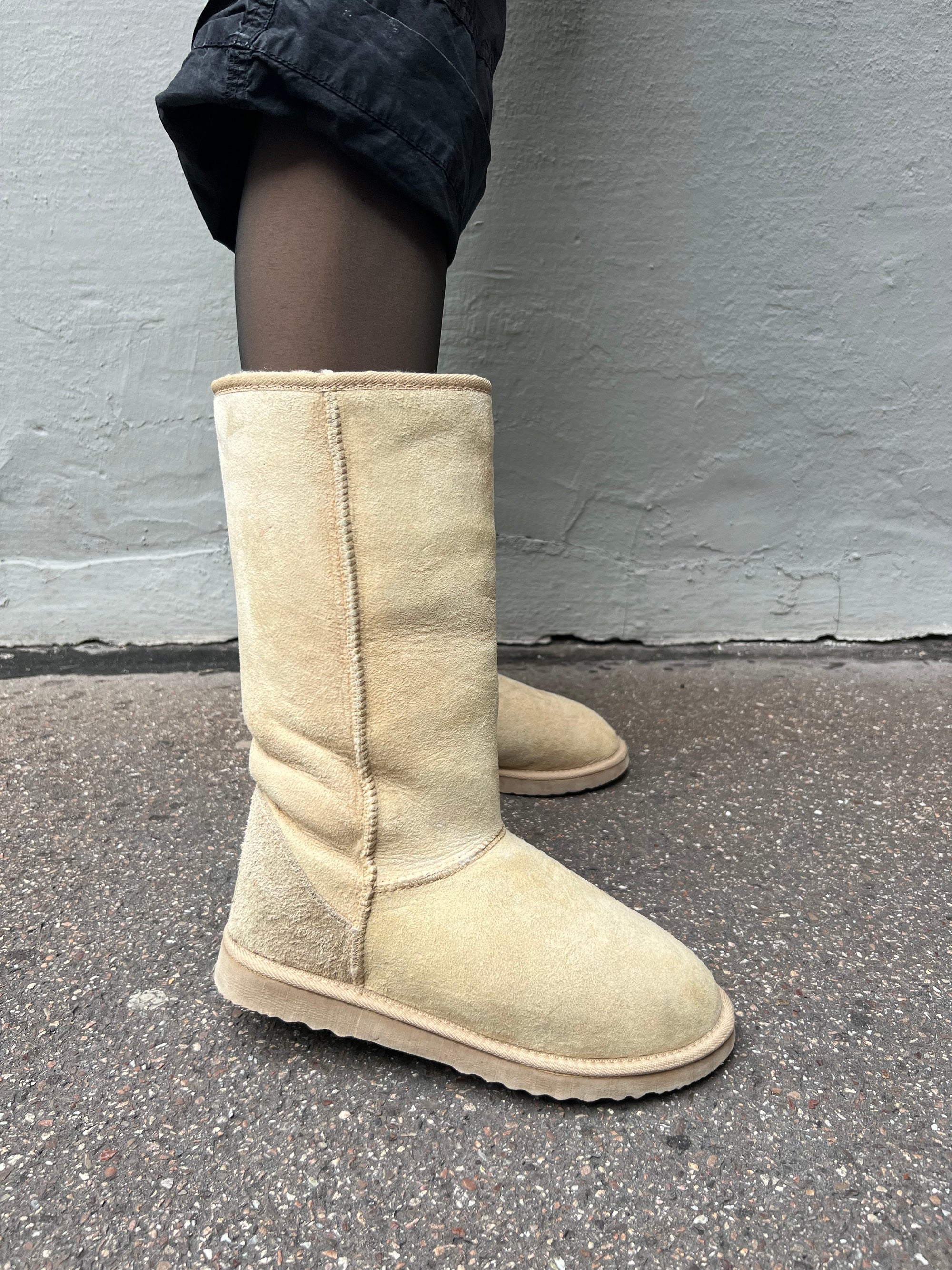 Vintage Beige UGS Boots 41 1/2