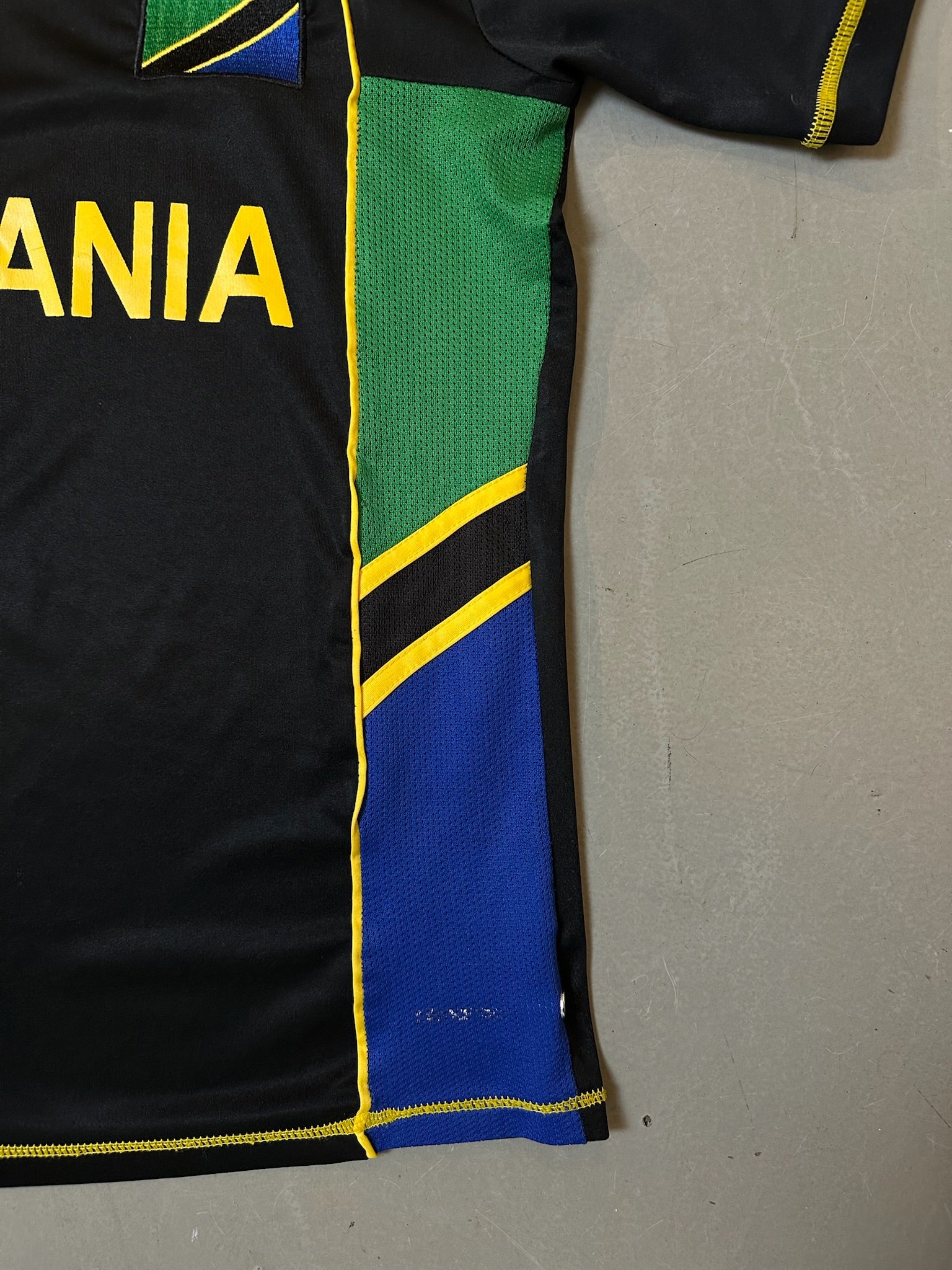 Vintage Adidas Tanzania Jersey M/L