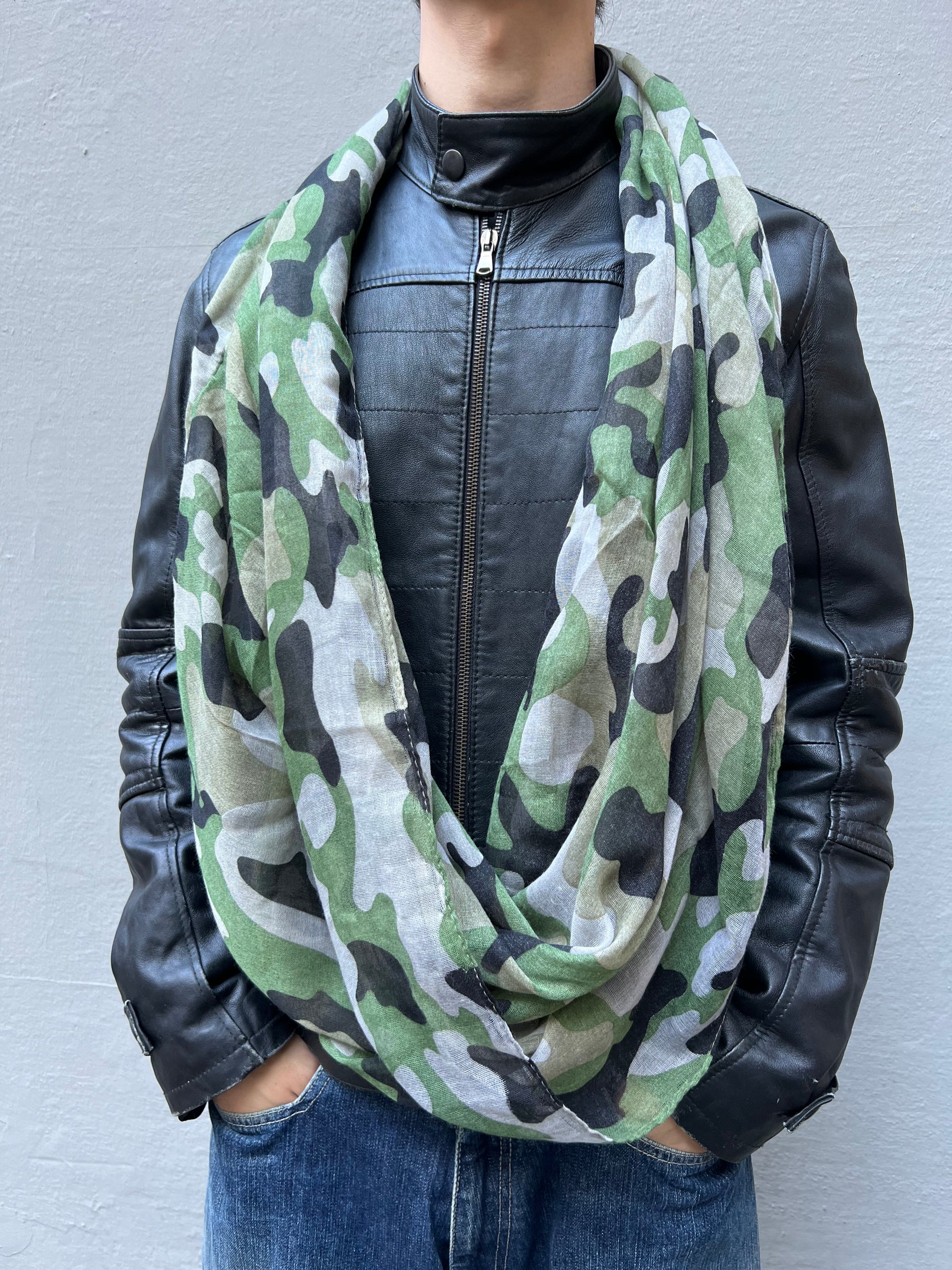 Vintage Round Camouflage Scarf